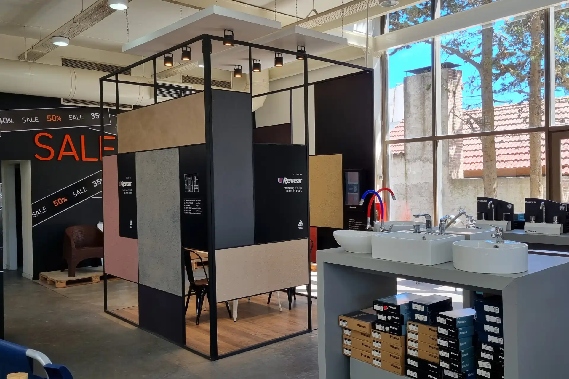Foto de Local Comercial con Ambientación de la marca Revear