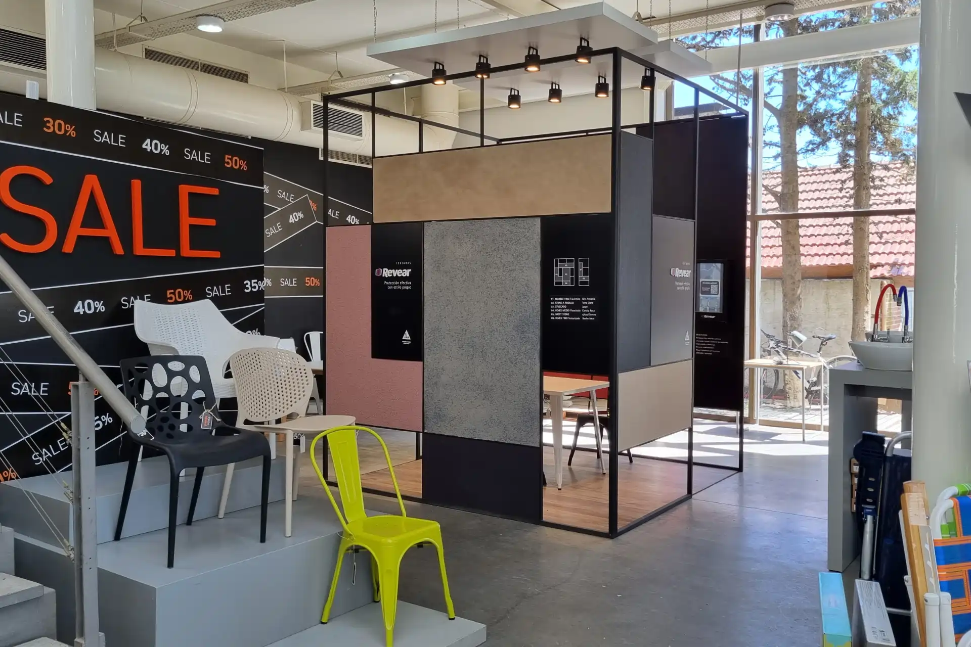 Foto de Local Comercial con Ambientación de la marca Revear