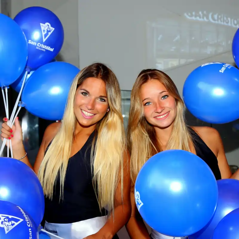 Promotoras en Stand Corporativo de un Evento de Seguros San Cristobal